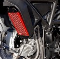 gr03A-scrambler-protezione-radiatore-olio.jpg