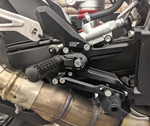 Rear set BMW S1000RR 1921.jpg