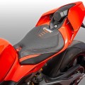csv4c02-panigale-v4-my-2025-comfort-seat-cover-rider.jpg